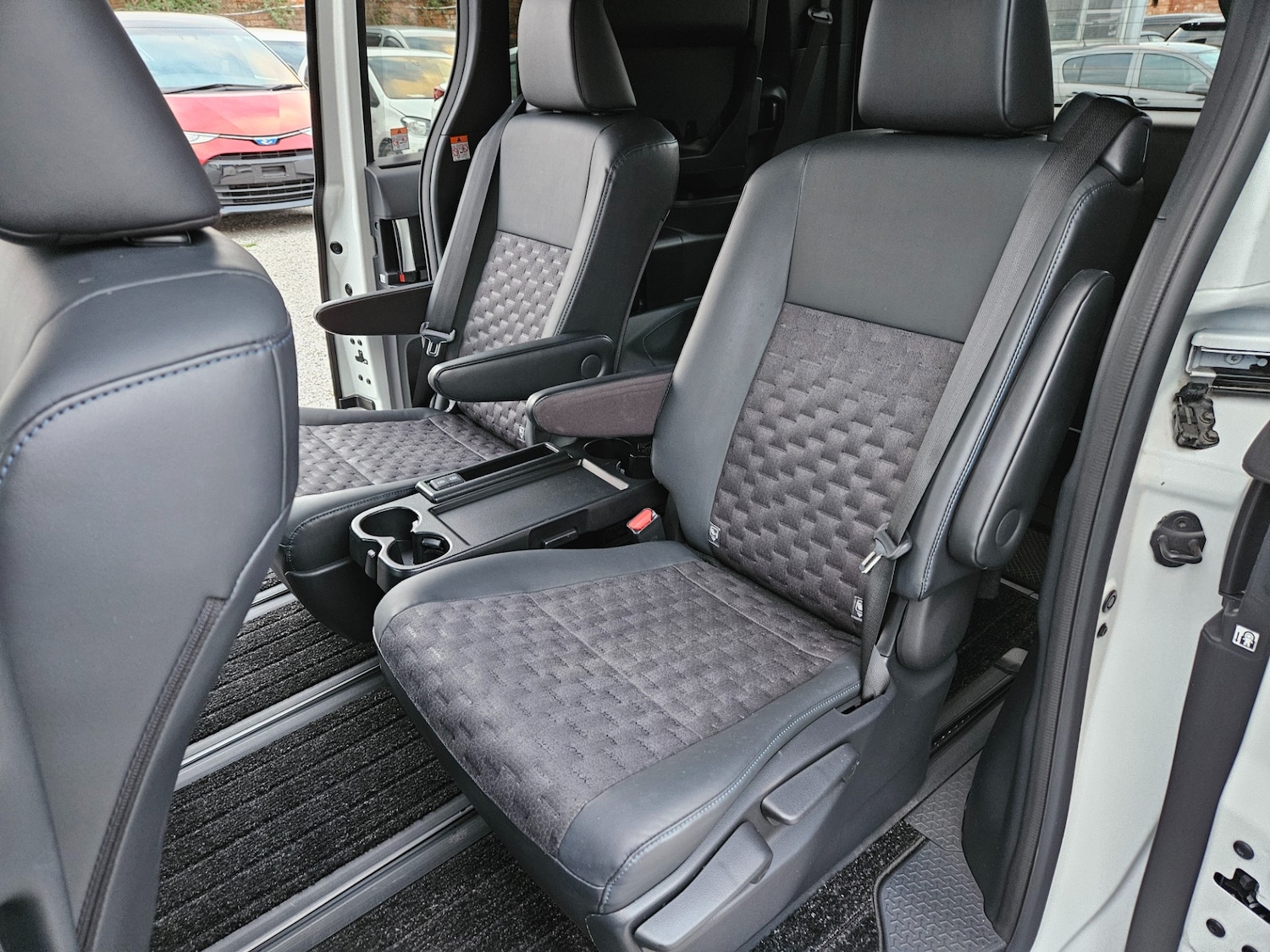 Used Toyota Voxy 2026 for sale - 78141131: Photo 33