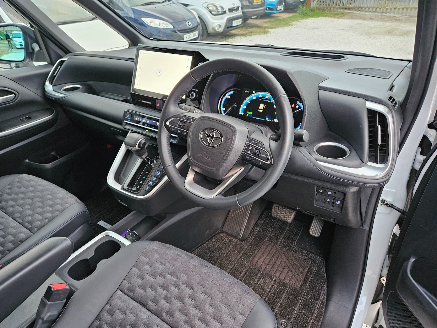 Used Toyota Voxy 2026 for sale - 78141131: Photo 8