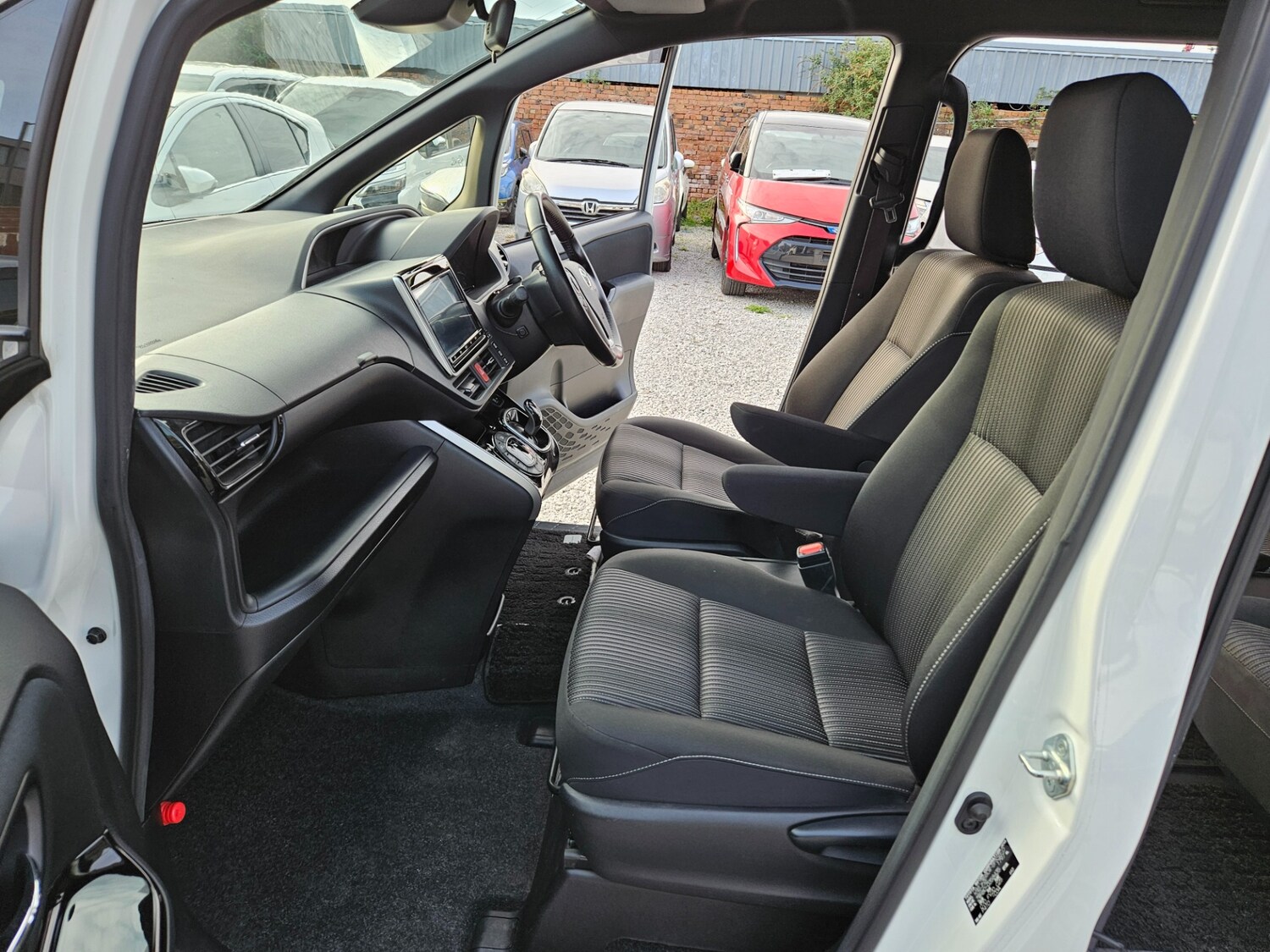 Used Toyota Voxy 2026 for sale - 78213669: Photo 28