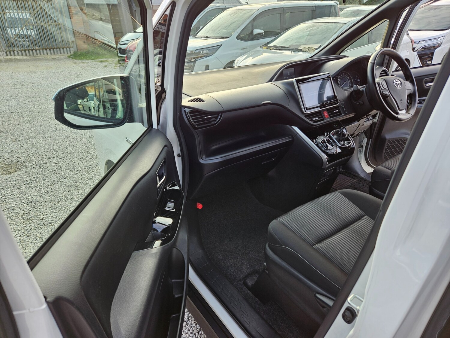 Used Toyota Voxy 2026 for sale - 78213669: Photo 29