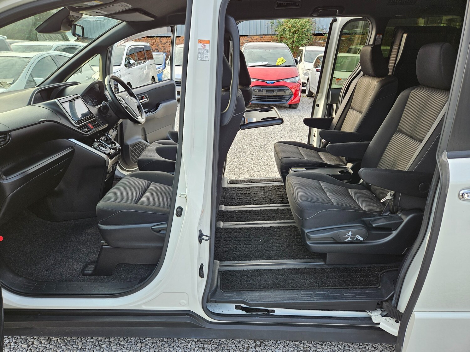 Used Toyota Voxy 2026 for sale - 78213669: Photo 30