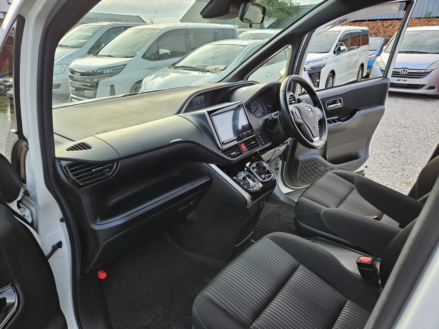 Used Toyota Voxy 2026 for sale - 78213669: Photo 31