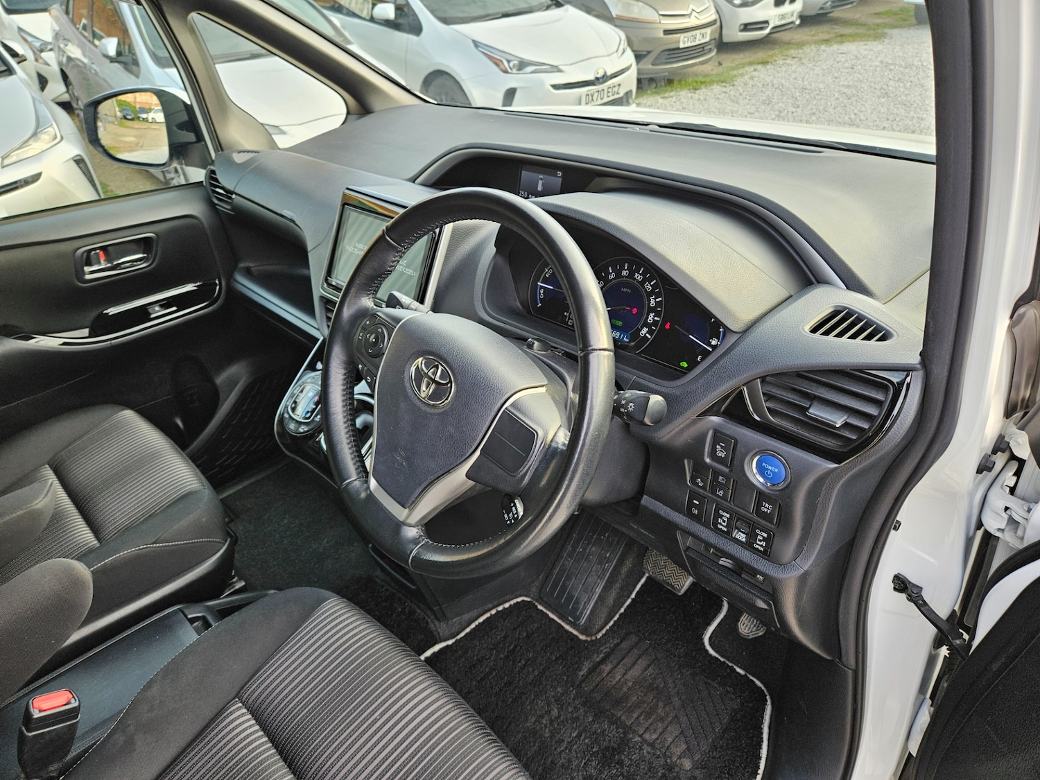 Used Toyota Voxy 2026 for sale - 78213669: Photo 4