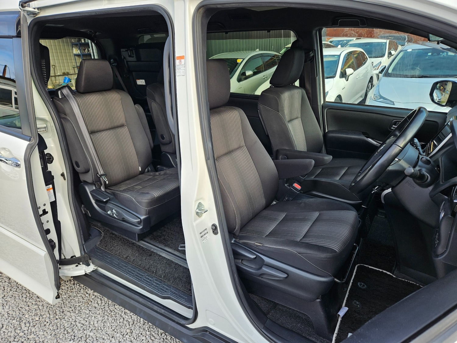 Used Toyota Voxy 2026 for sale - 78213669: Photo 6