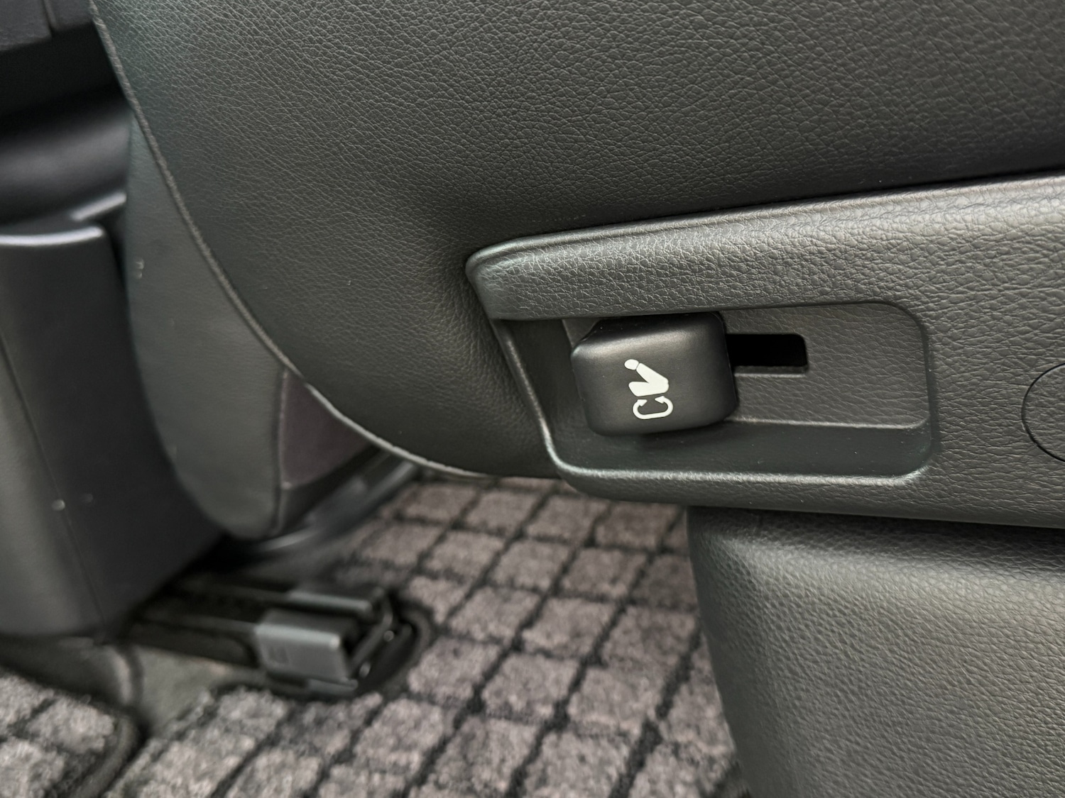 Used Nissan Elgrand 2008 for sale - 76547609: Photo 18