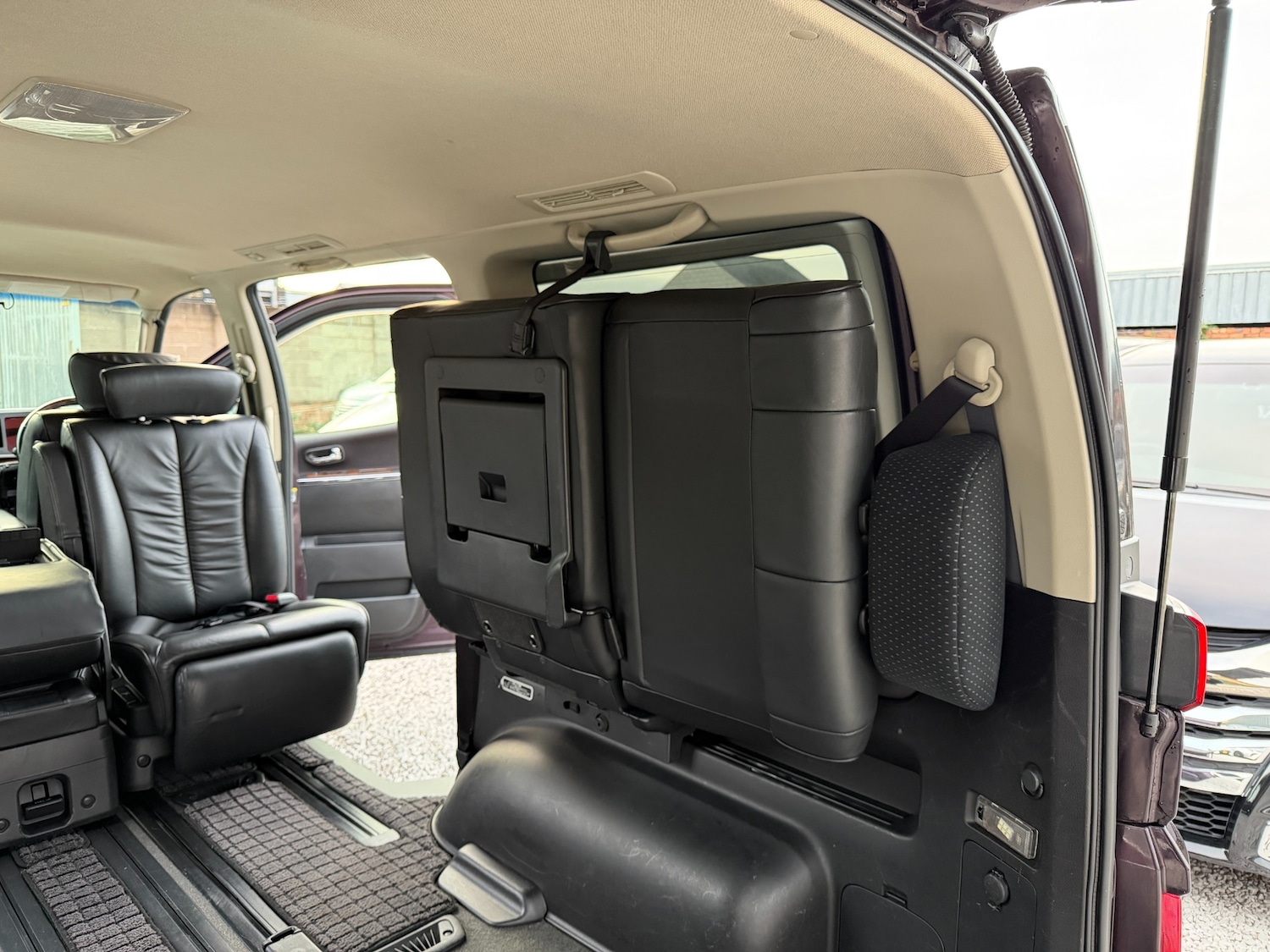 Used Nissan Elgrand 2008 for sale - 76547609: Photo 27