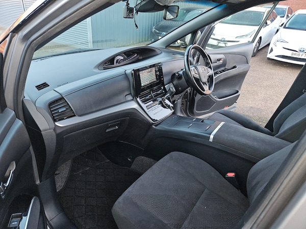 Used Toyota Estima 2017 for sale - 73542626: Photo 24