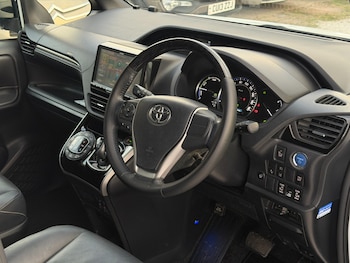 Used Toyota Voxy 2017 for sale - 78415243: Photo