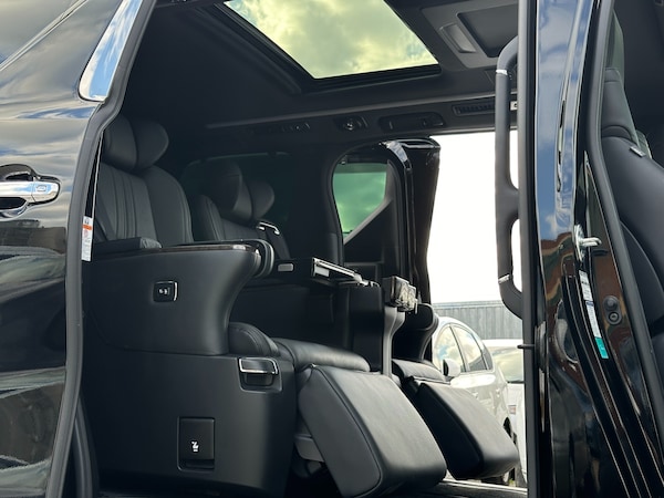 Used Toyota Vellfire 2017 for sale - 75231041: Photo 24