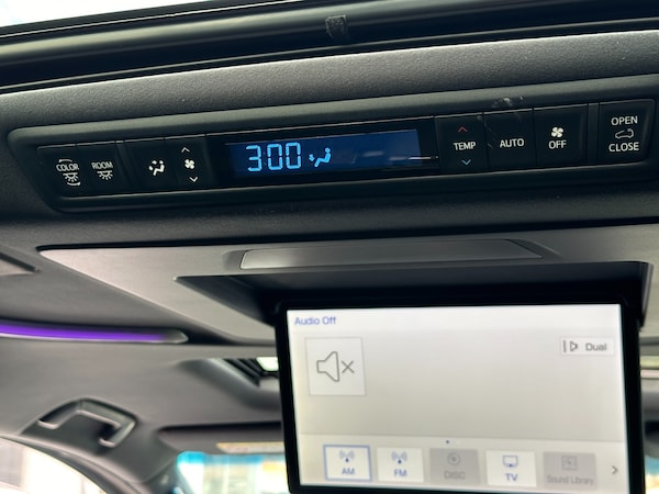 Used Toyota Vellfire 2017 for sale - 75231041: Photo 28