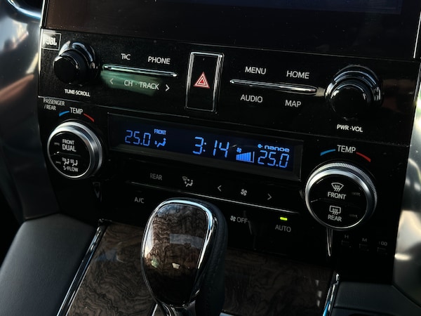 Used Toyota Vellfire 2017 for sale - 75231041: Photo 50