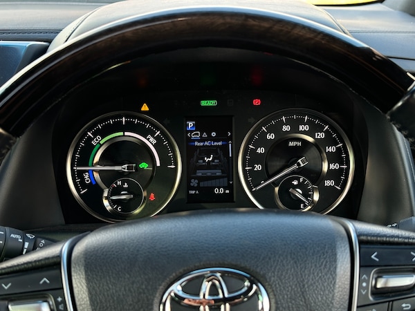 Used Toyota Vellfire 2017 for sale - 75231041: Photo 56