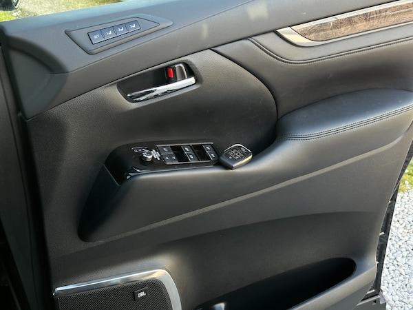 Used Toyota Vellfire 2017 for sale - 75231041: Photo 57