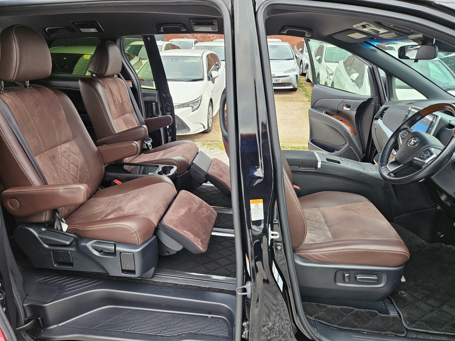 Used Toyota Estima 2026 for sale - 78140544: Photo 12