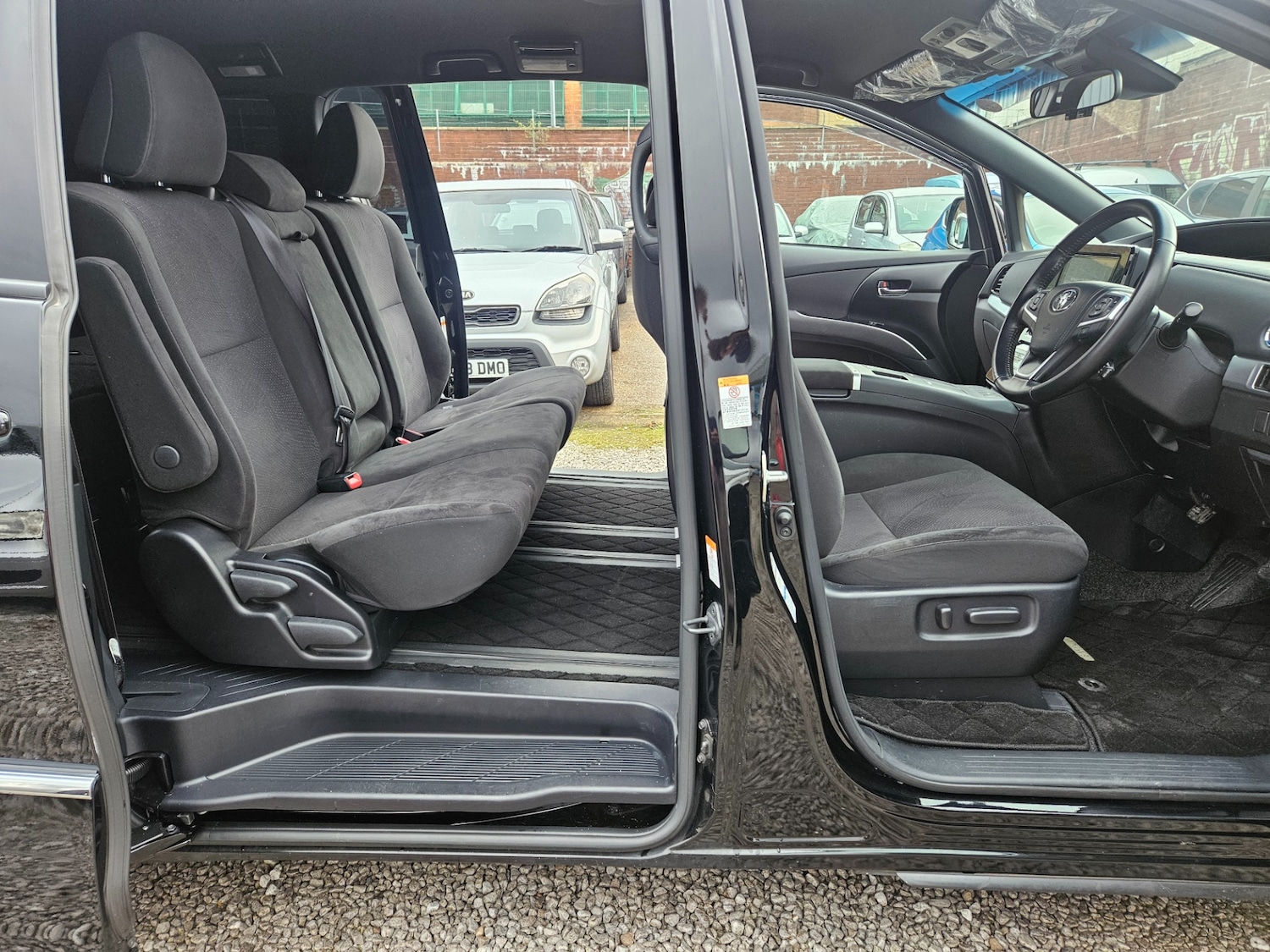 Used Toyota Estima 2026 for sale - 78140536: Photo 2