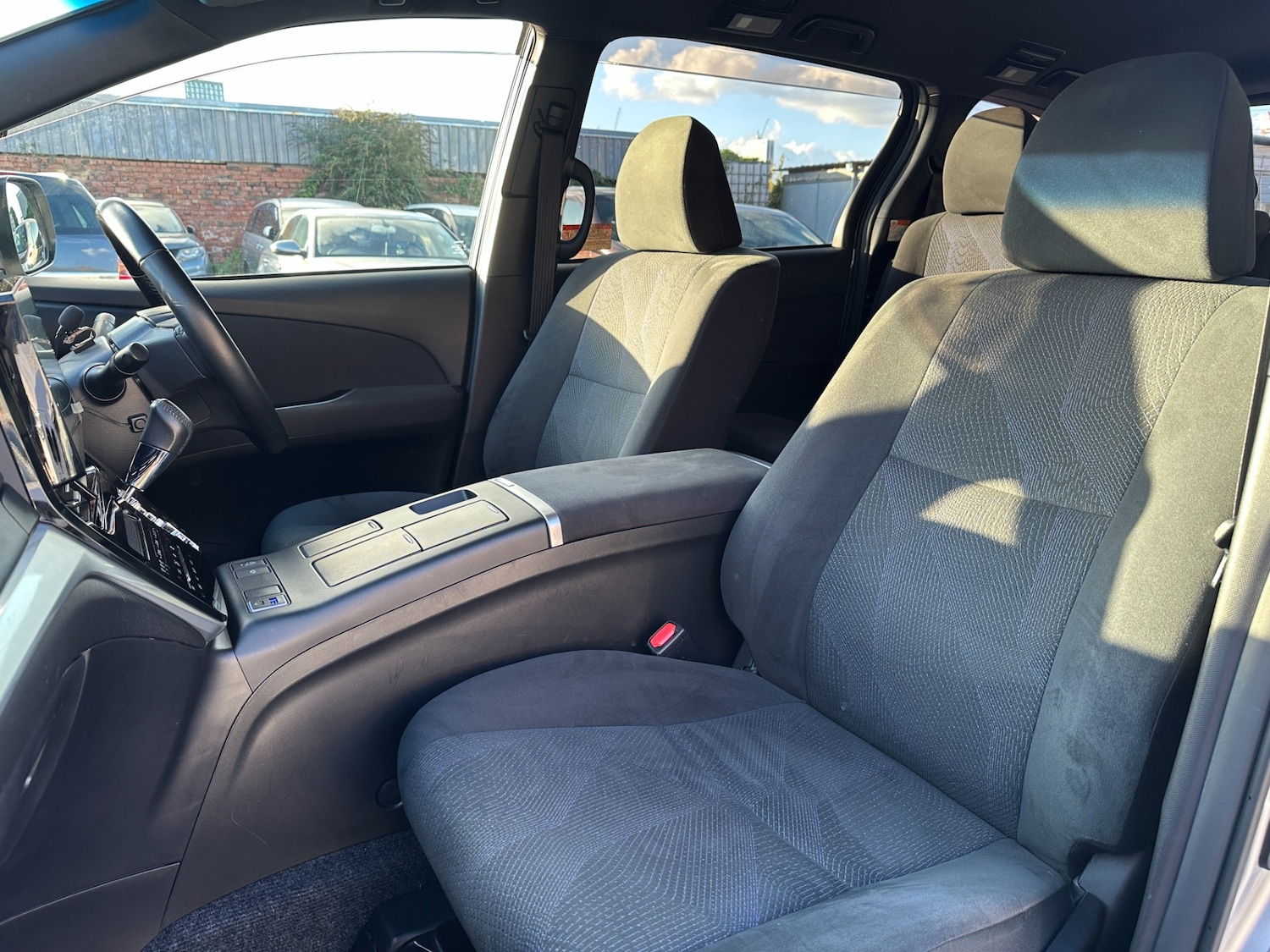 Used Toyota Estima 2017 for sale - 76861960: Photo 14