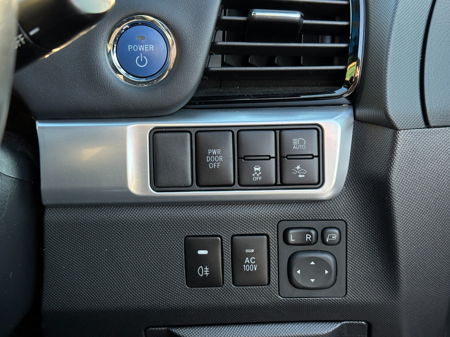 Used Toyota Estima 2017 for sale - 76861960: Photo 32