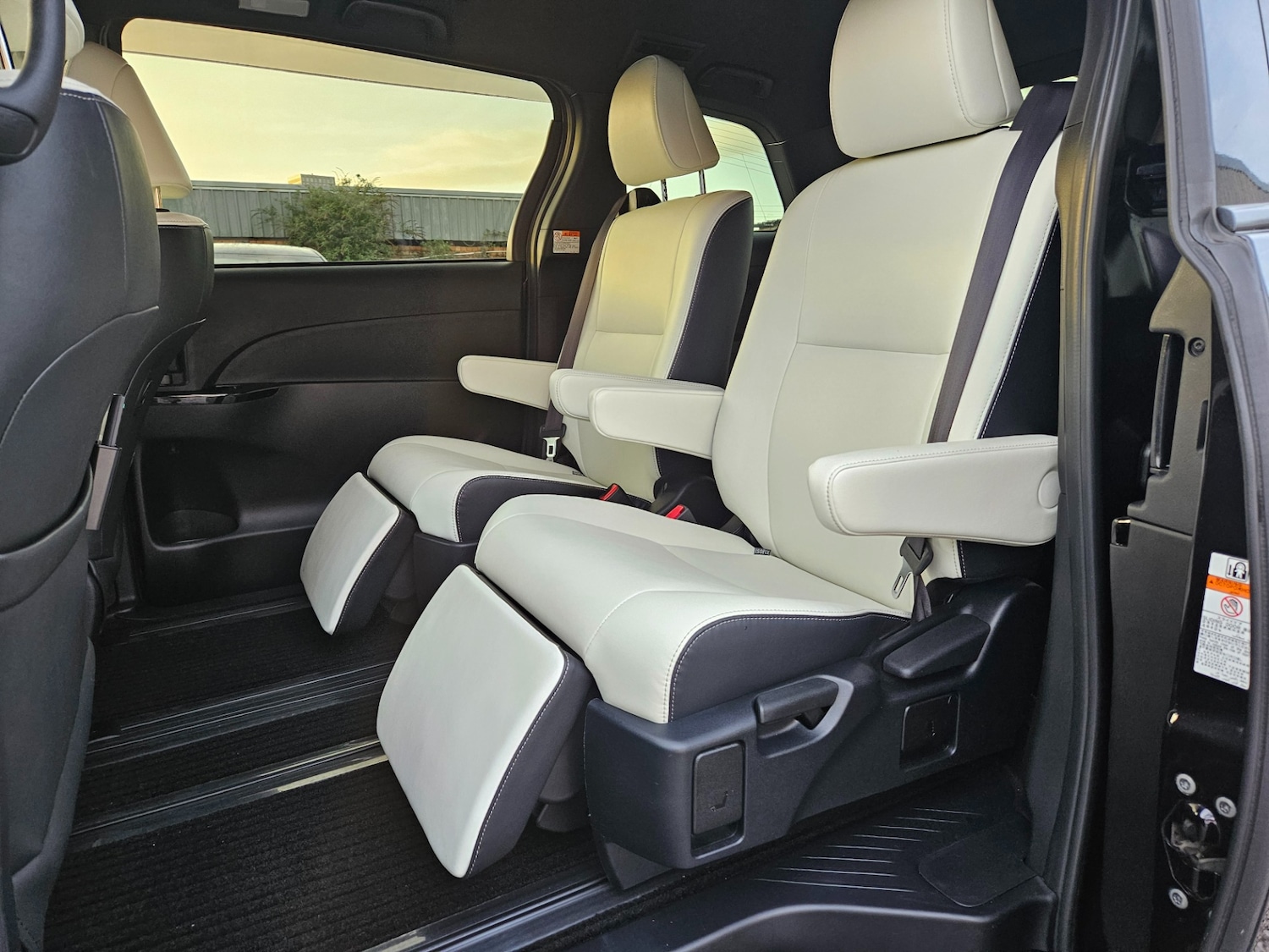 Used Toyota Estima 2026 for sale - 78140822: Photo 2