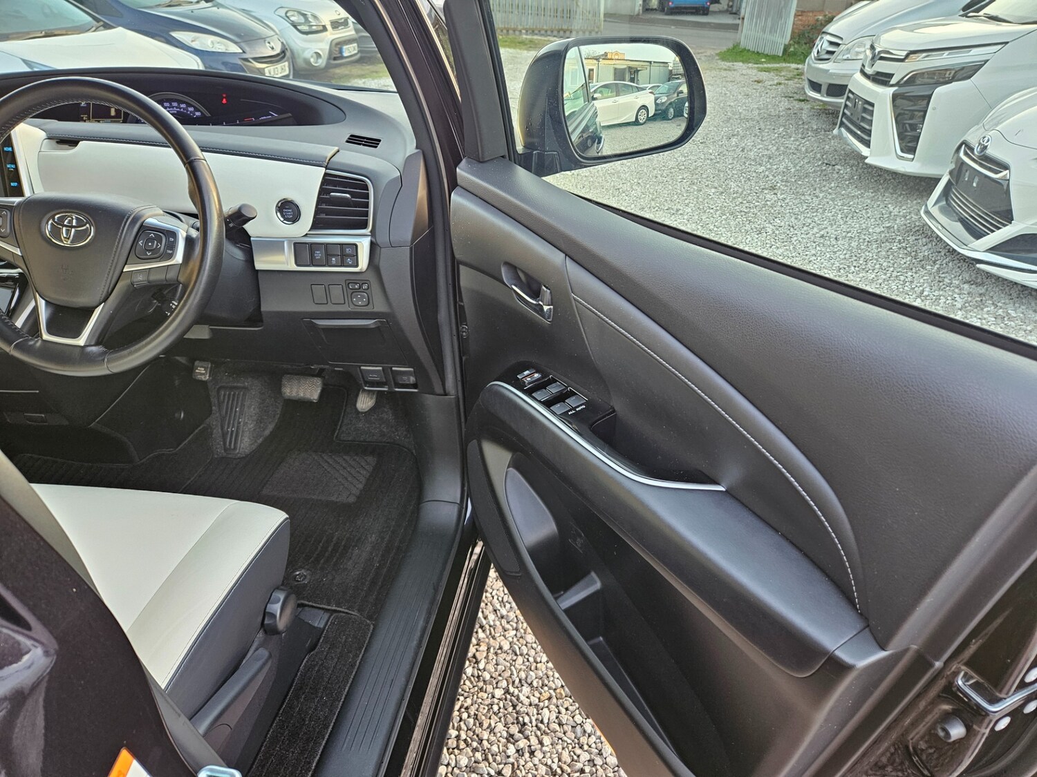 Used Toyota Estima 2026 for sale - 78140822: Photo 32