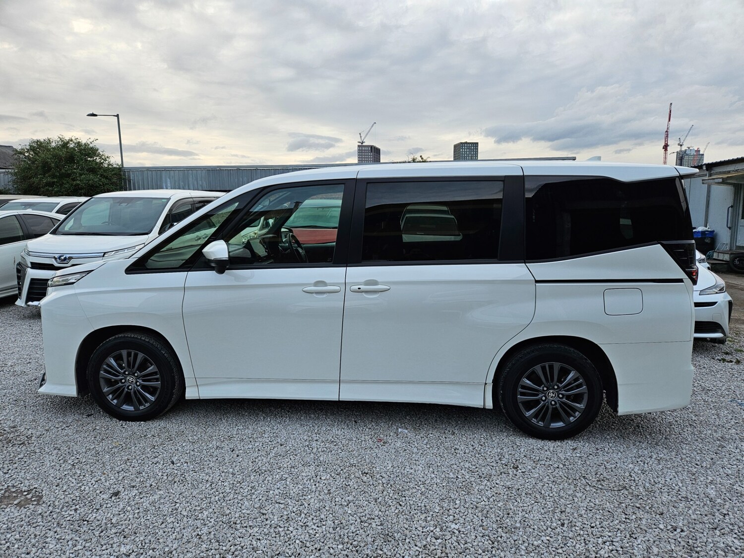 Used Toyota Voxy 2026 for sale - 78213292: Photo 19