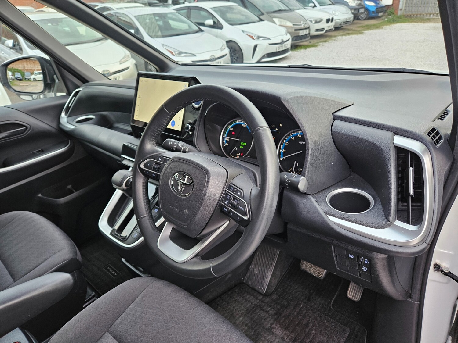 Used Toyota Voxy 2026 for sale - 78213292: Photo 25