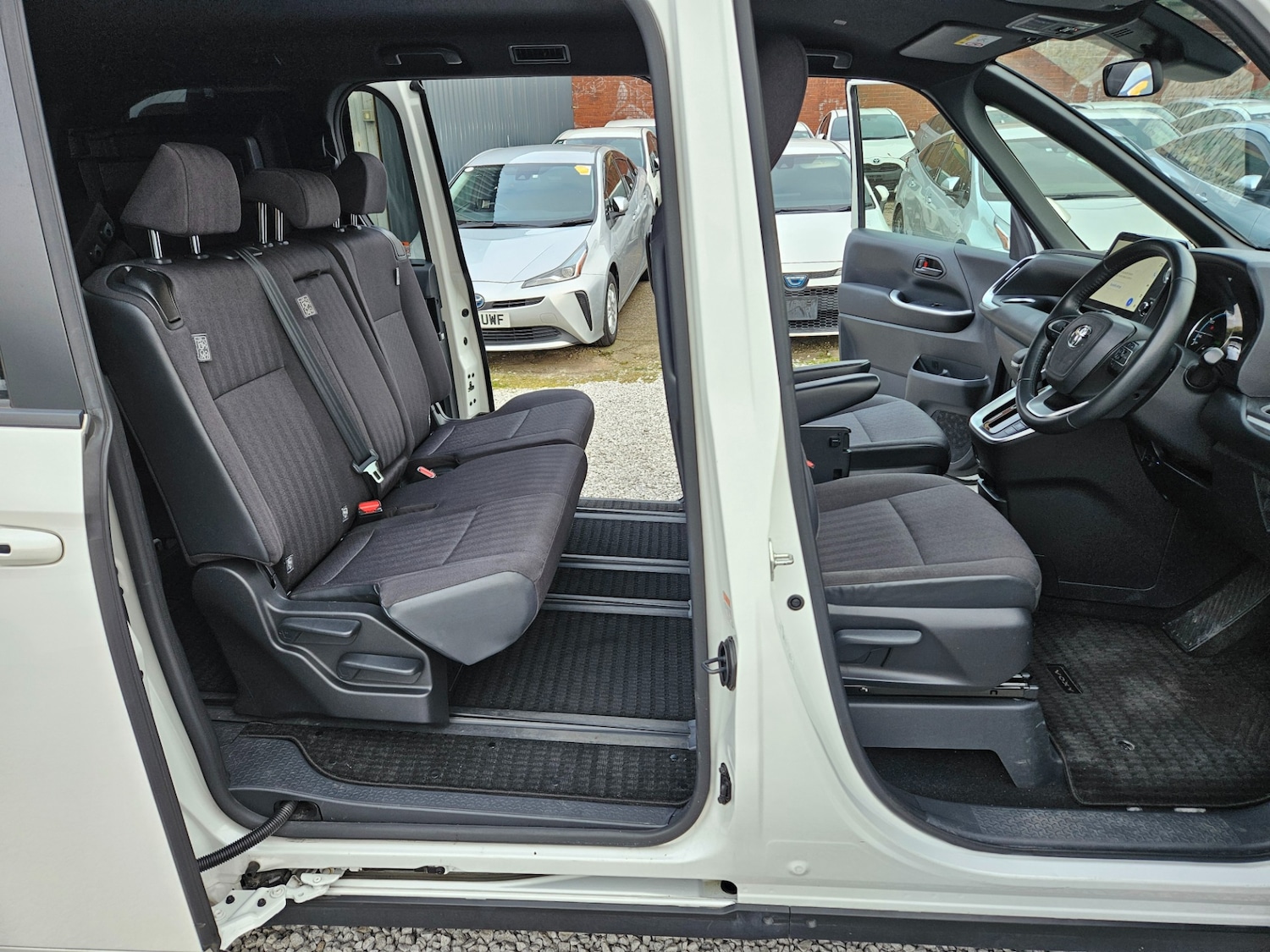 Used Toyota Voxy 2026 for sale - 78213292: Photo 3