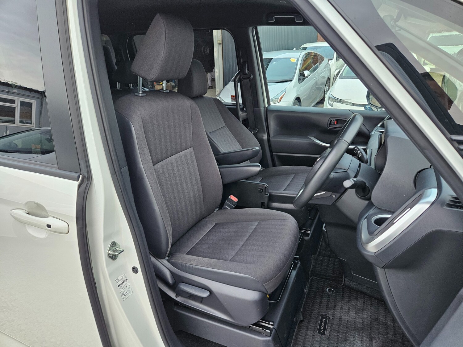 Used Toyota Voxy 2026 for sale - 78213292: Photo 39