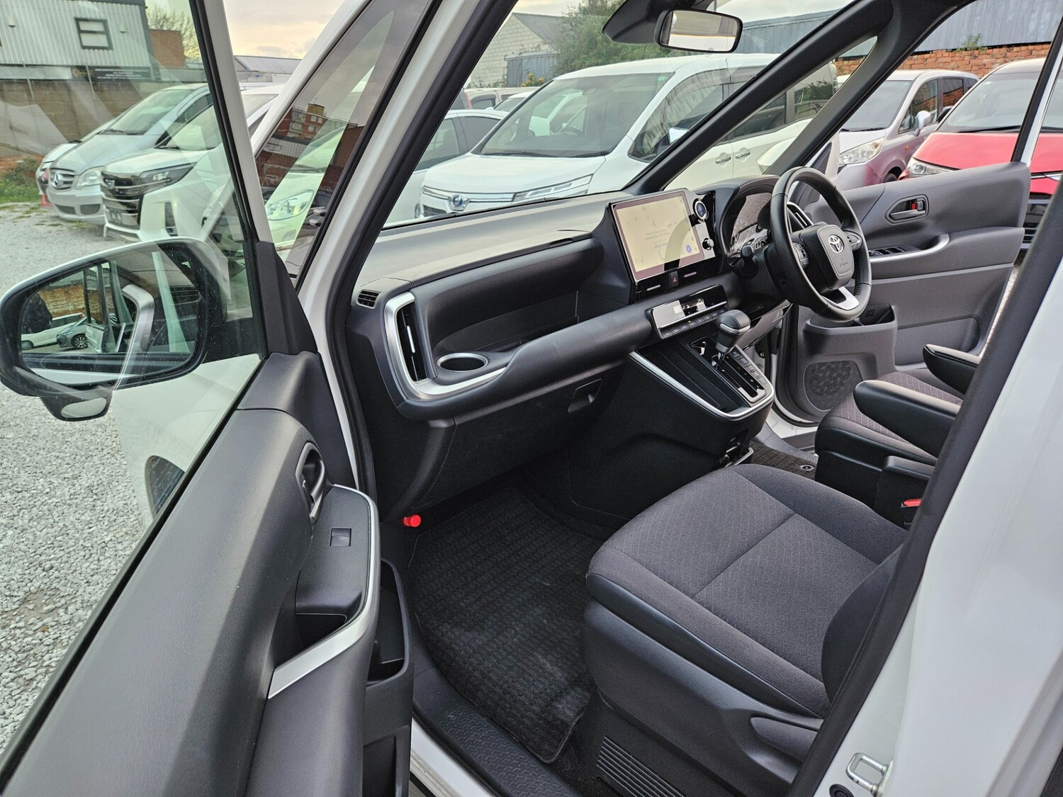 Used Toyota Voxy 2026 for sale - 78213292: Photo 42