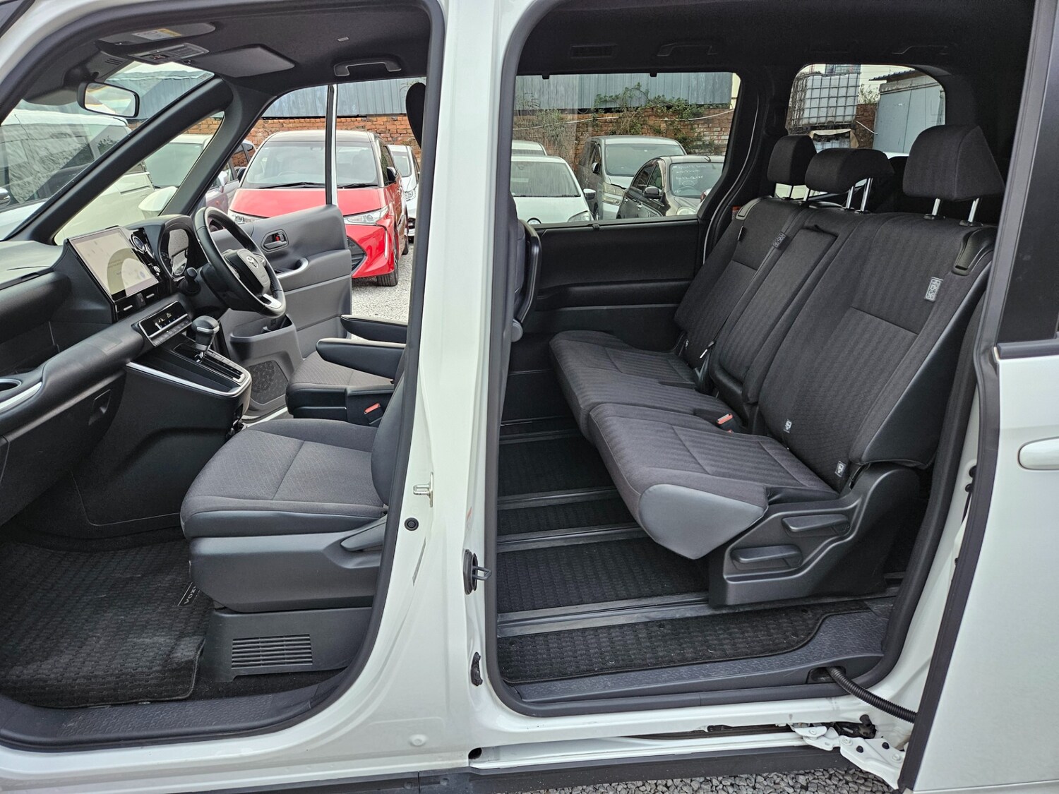 Used Toyota Voxy 2026 for sale - 78213292: Photo 45