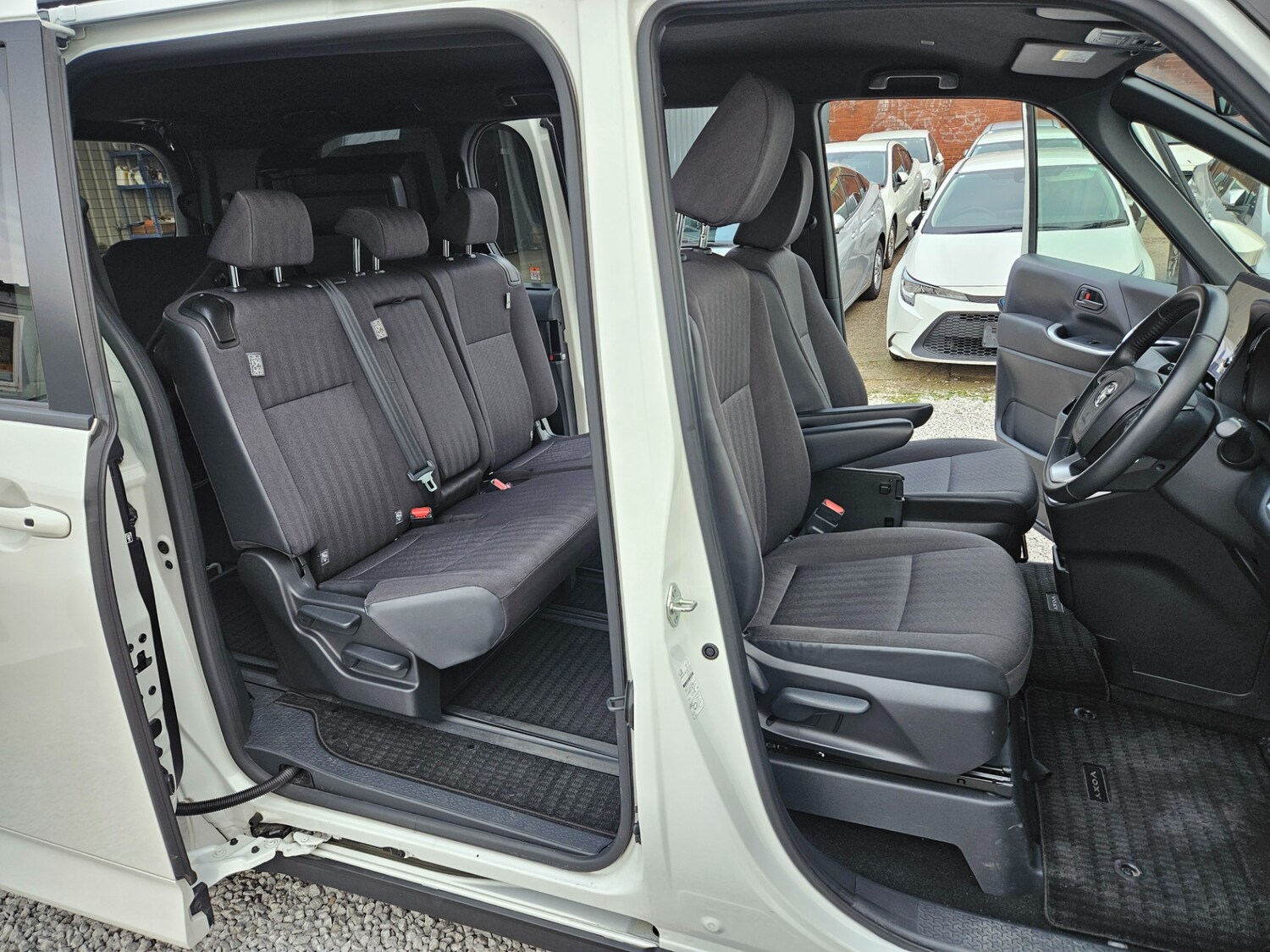 Used Toyota Voxy 2026 for sale - 78213292: Photo 47