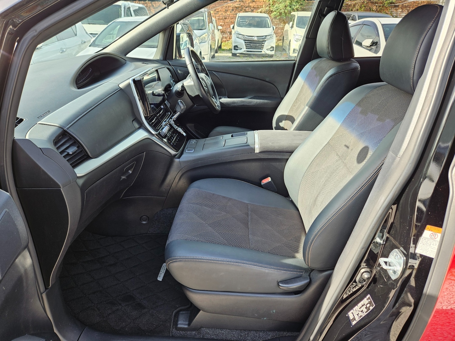 Used Toyota Estima 2017 for sale - 78140517: Photo 9