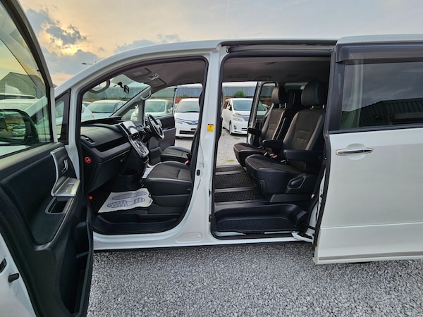 Used Toyota Voxy 2013 for sale - 70960215: Photo 12