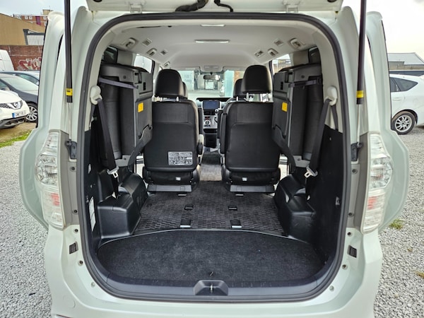 Used Toyota Voxy 2013 for sale - 70960215: Photo 13