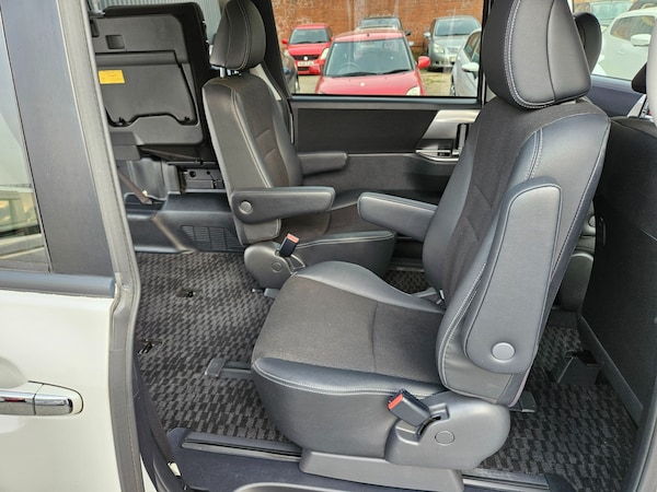 Used Toyota Voxy 2013 for sale - 70960215: Photo 20