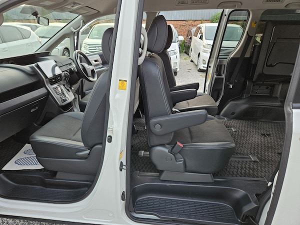 Used Toyota Voxy 2013 for sale - 70960215: Photo 22