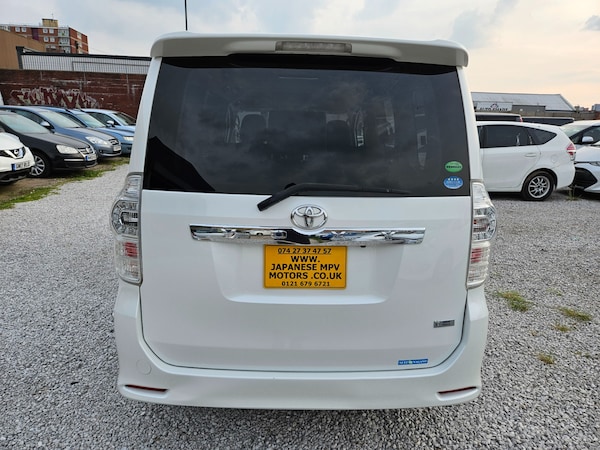 Used Toyota Voxy 2013 for sale - 70960215: Photo 32
