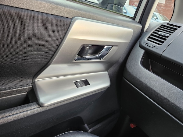 Used Toyota Voxy 2013 for sale - 70960215: Photo 42