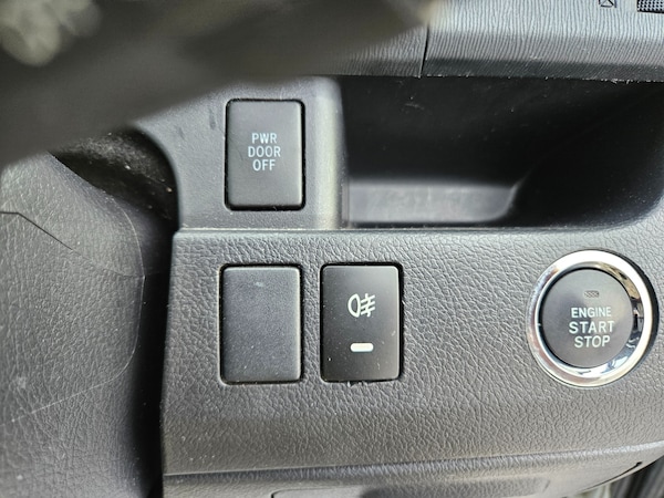 Used Toyota Voxy 2013 for sale - 70960215: Photo 45