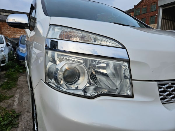 Used Toyota Voxy 2013 for sale - 70960215: Photo 46