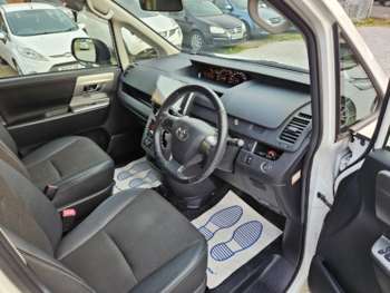 Used Toyota Voxy 2013 for sale - 70960215: Photo