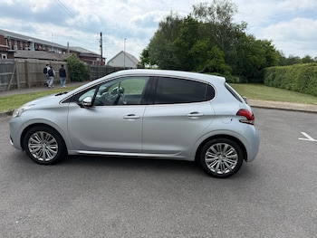 Used Peugeot 208 2015 for sale - 78201489: Photo