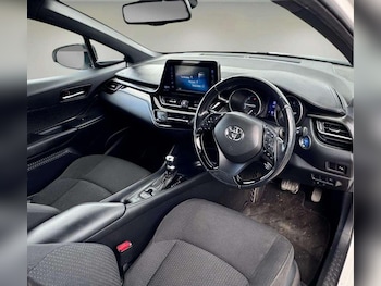 Used Toyota C-HR 2018 for sale - 78947025: Photo