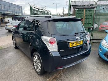 Used Toyota Verso 2013 for sale - 77184873: Photo