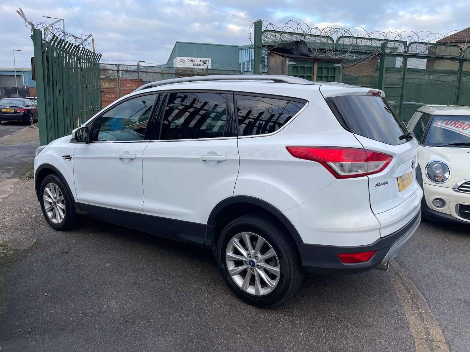 Used Ford Kuga 2015 for sale - 77370749: Photo 2