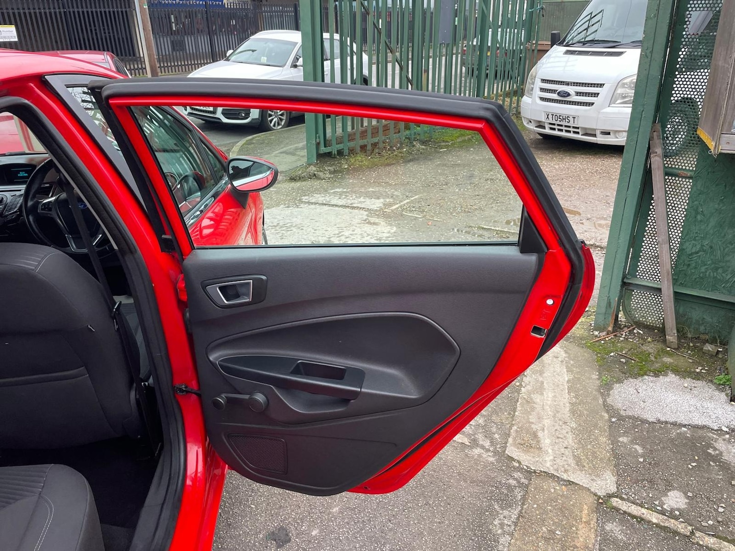 Used Ford Fiesta 2014 for sale - 77630122: Photo 5