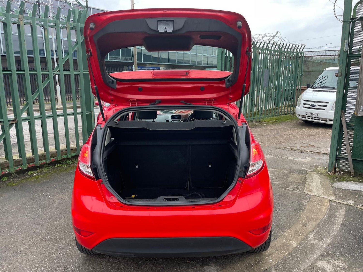 Used Ford Fiesta 2014 for sale - 77630122: Photo 9