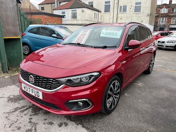 2017 (17) - 1.6 Multijet Lounge 5dr