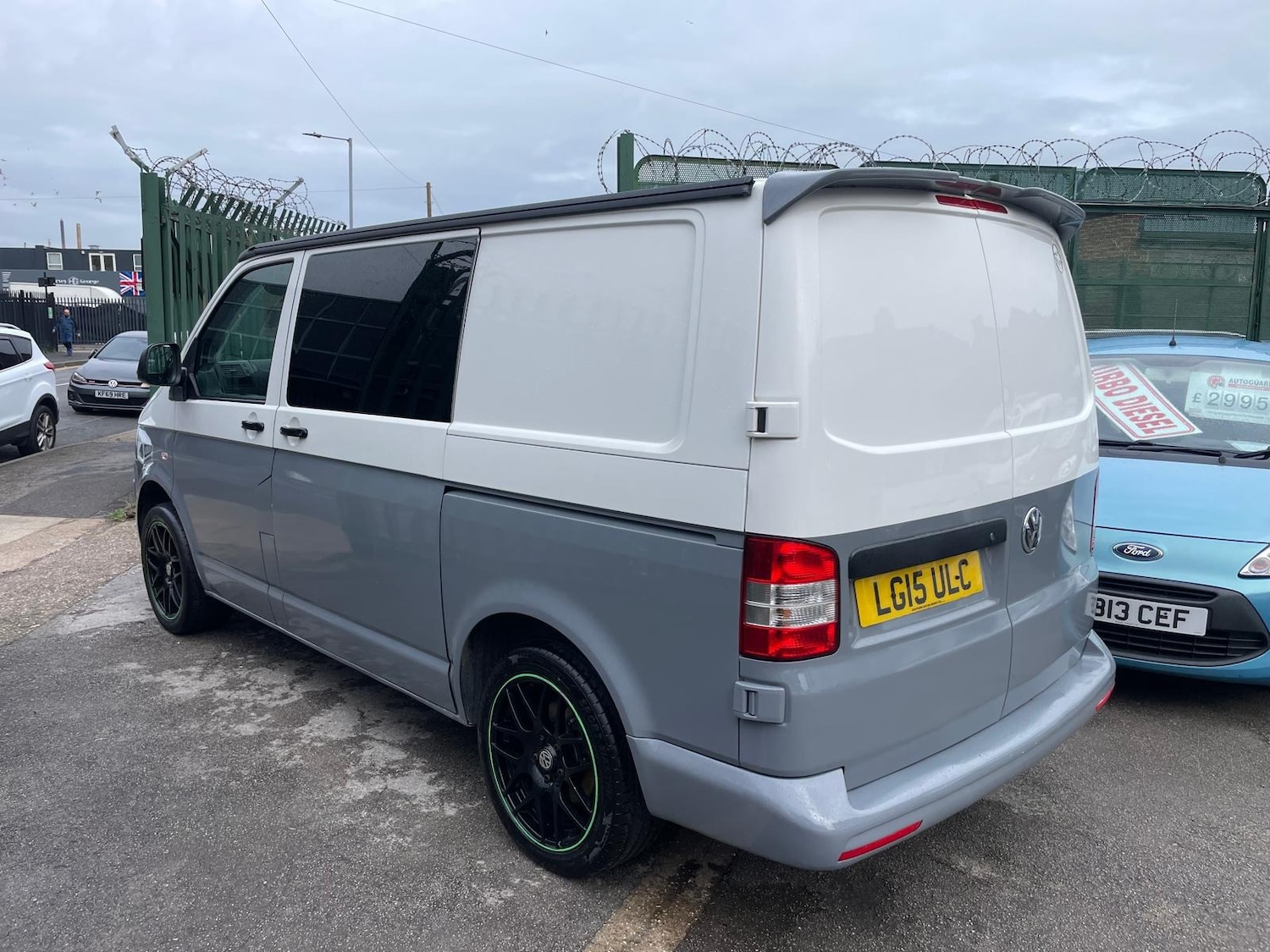Used Volkswagen Transporter 2015 for sale - 76331122: Photo 2