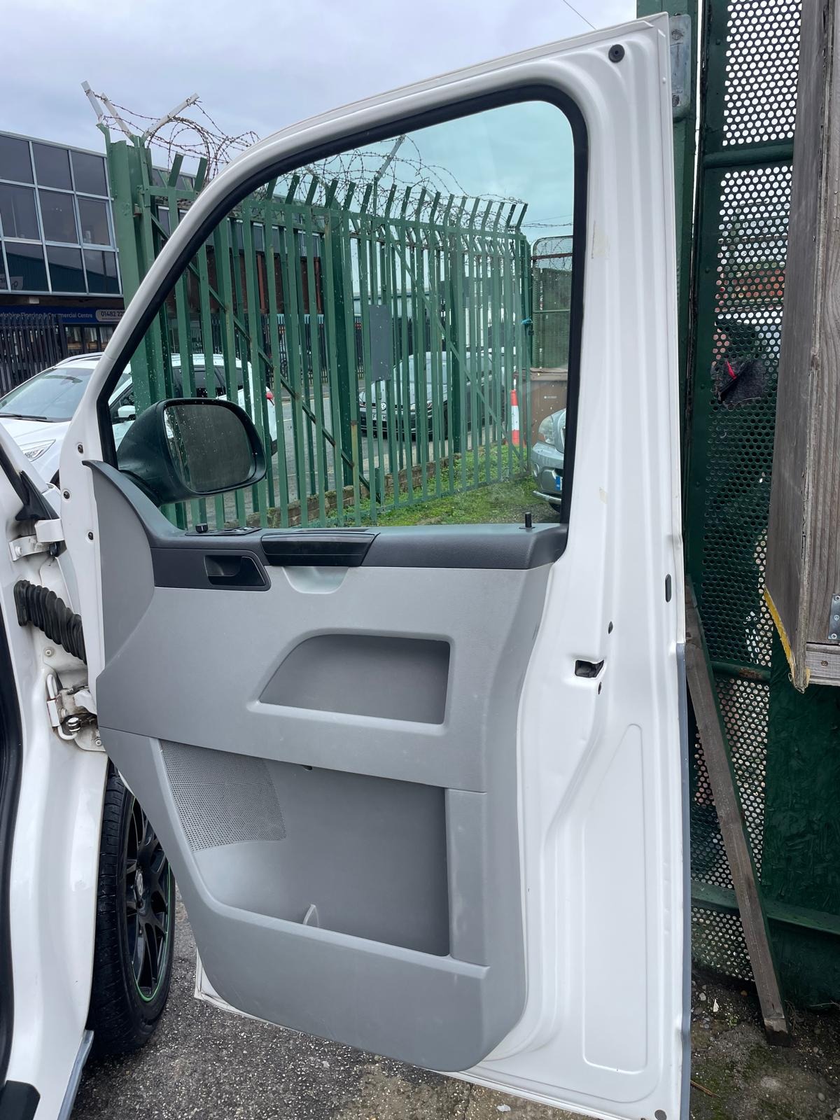 Used Volkswagen Transporter 2015 for sale - 76331122: Photo 8