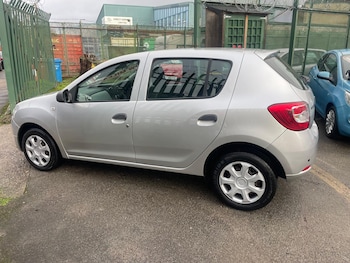 Used Dacia Sandero 2014 for sale - 76935428: Photo